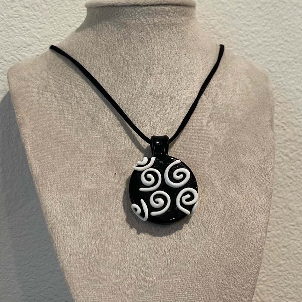 Chic Black and White Swirl Pendant Necklace - Picture 2 of 3